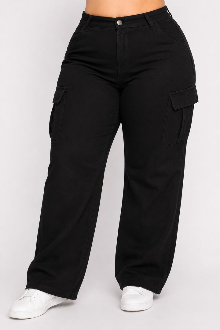 FASON DE VIV Bri Plus Size Black Cargo Jeans — close-up front view highlighting high waist, button closure and cargo pockets