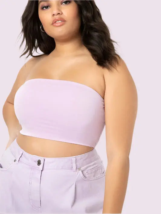 Woman wearing a light purple strapless top and jeans FASON DE VIVI 