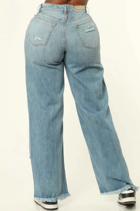 Trendy high-waisted ripped jeans for women – wide-leg fit with bold distressed details, stylish and comfortable for everyday wear